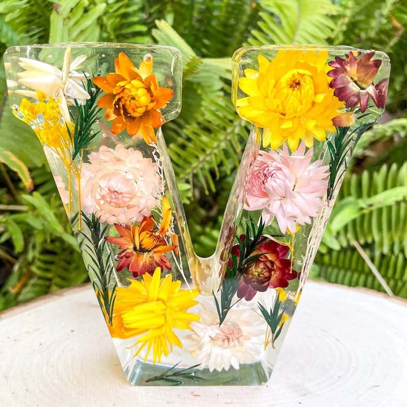 Personalized Letter Resin Lamp with Dried Flowers – Custom Initial Night Light for Home Décor & Gifts