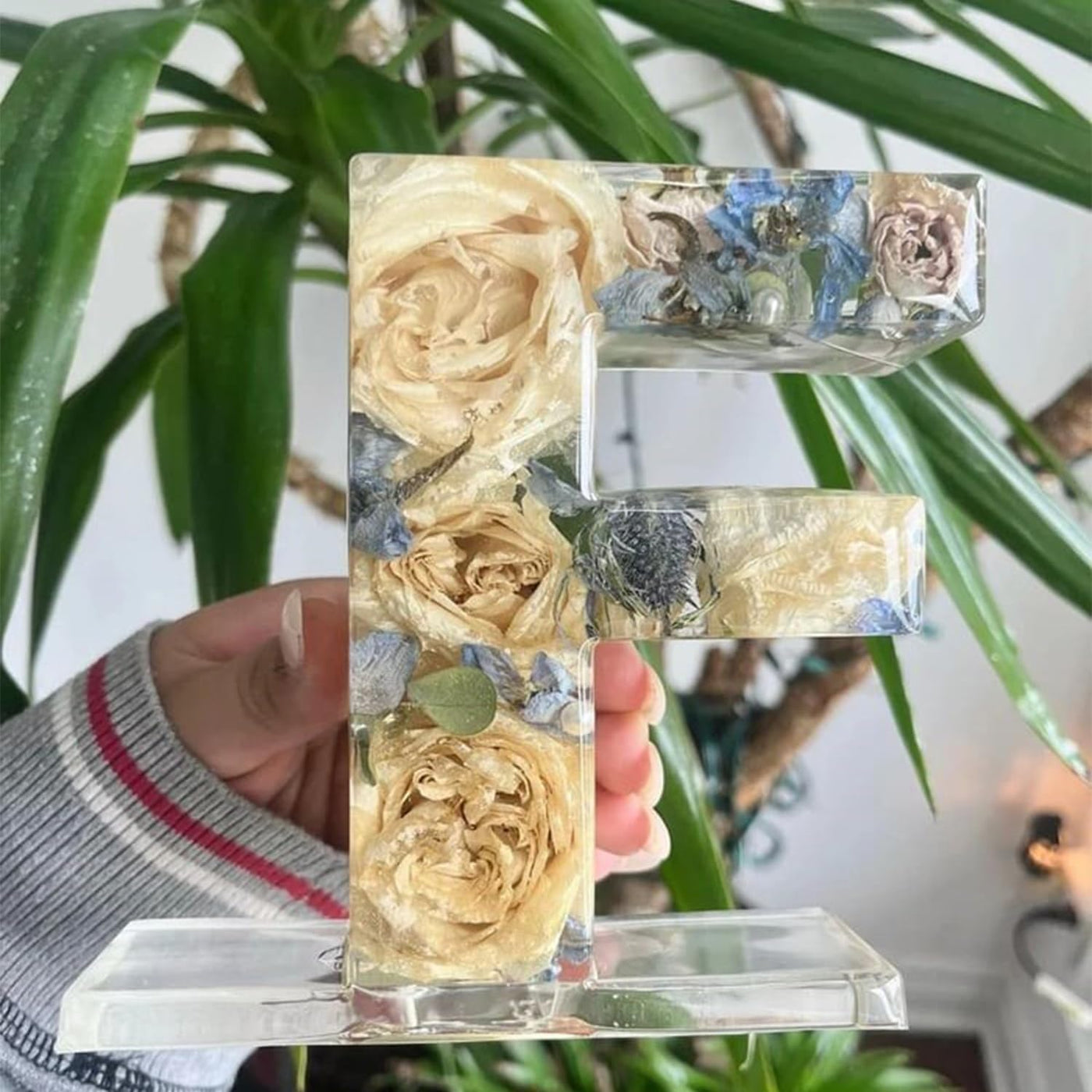 Personalized Letter Resin Lamp with Dried Flowers – Custom Initial Night Light for Home Décor & Gifts