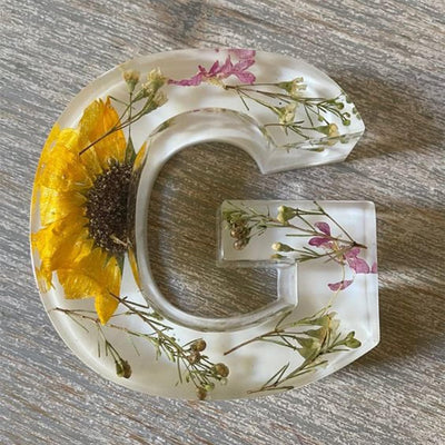 Personalized Letter Resin Lamp with Dried Flowers – Custom Initial Night Light for Home Décor & Gifts