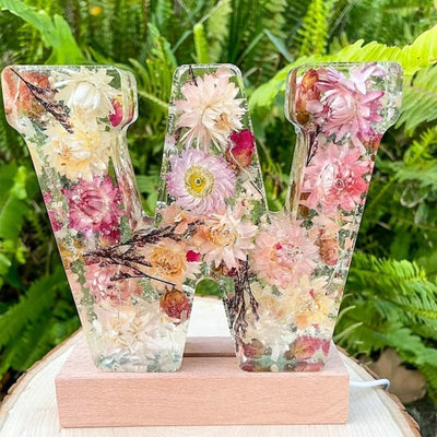 Personalized Letter Resin Lamp with Dried Flowers – Custom Initial Night Light for Home Décor & Gifts